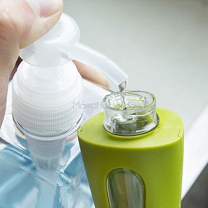 Изображение на зелен контейнер за течност с дюза, демонстриращо лесно наливане за дома | Практични аксесоари за дома, кухненски джаджи, удобни решения.