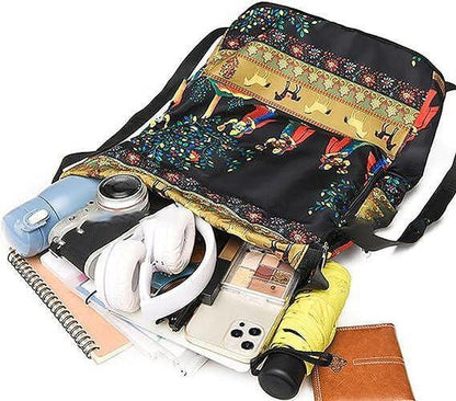 Дамска раница TravelBag Pro с открита чанта, включваща лични вещи, аксесоари, полезна за пътуване, удобна и стилна.