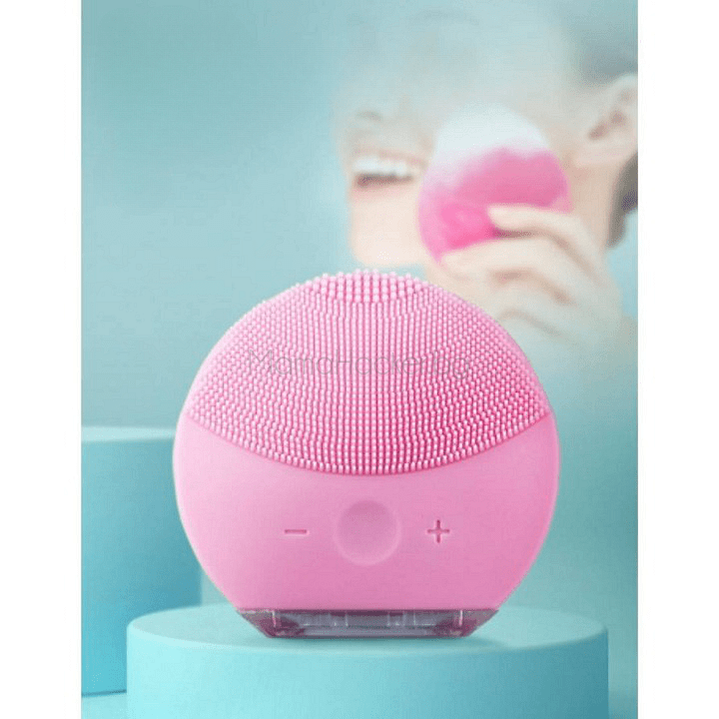 Електрическа четка SkinSaver в розово за нежно почистване на лице, ефективно премахва замърсявания и грим | Поръчай от MamaHacker.bg