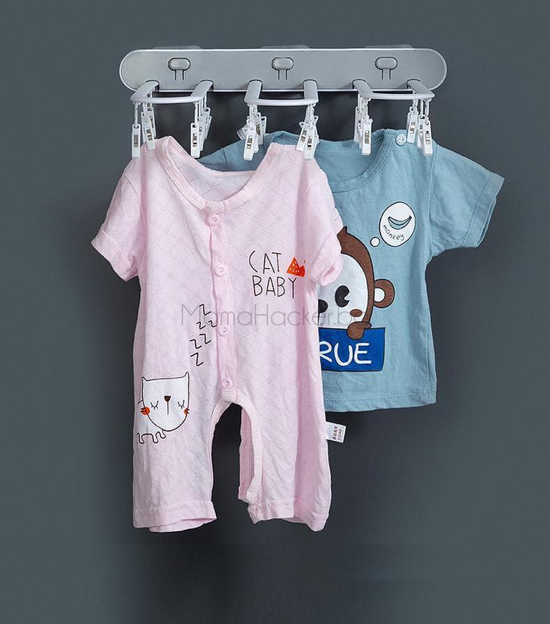 Мини закачалка Clip-n-Dry с детски дрехи, удобна за сушене и съхранение на дрехи, компактна, функционална и практична.