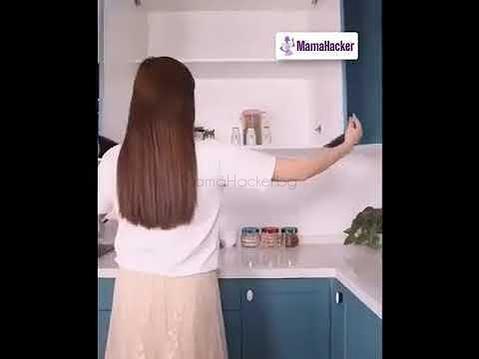 Функционална Поставка Shelf Saver в кухнята за организация и оптимизация на пространството. Идеални аксесоари за дома.