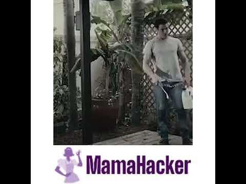 Мъж, използващ GardenGroomer в градината за премахване на плевели, бързо и ефективно | Поръчай от MamaHacker.bg.