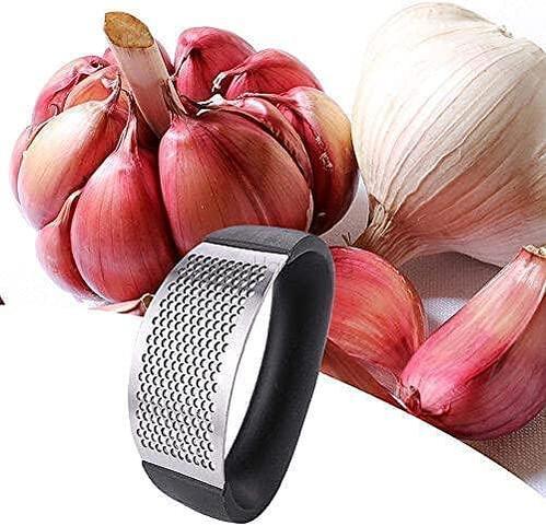 GarlicMaster преса за чесън с черна ръкохватка и свеж чесън - удобен кухненски аксесоар за готвене | Поръчай от MamaHacker.bg