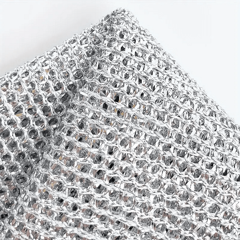 Кърпа SilverScrub с сребриста телена мрежа, иновативен аксесоар за кухня, лесно чистене, висока ефективност, устойчив материал.