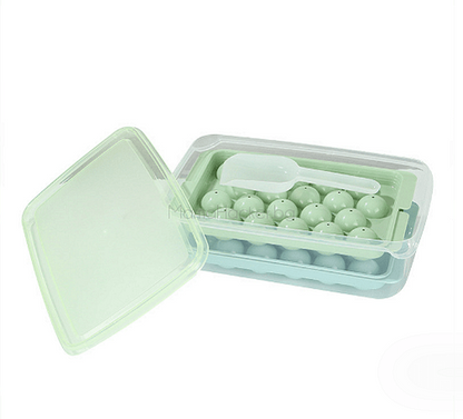 Кутия за ледени кубчета IceBalls с капак и лъжичка - практично решение за кухненски аксесоари. | Поръчай от MamaHacker.bg