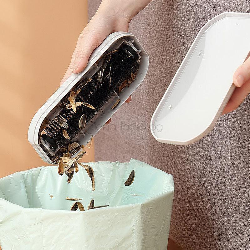 Многофункционална Четка за Почистване MultiBrush в действие, изхвърляне на замърсявания, продукт за лесно чистене, аксесоар за дома, онлайн пазаруване на ниски цени.