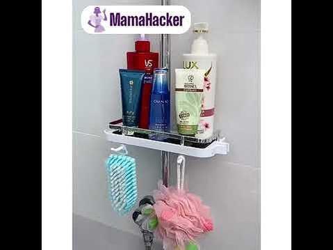 Мултифункционален BathShelf с козметични продукти за баня - удобство, организация и спестяване на място в душа.