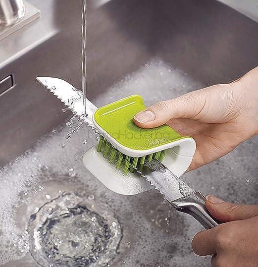 Мултифункционална четка SparkleBrush за безопасно почистване на ножове. Идеална за кухня, лесно чистене и практични решения.