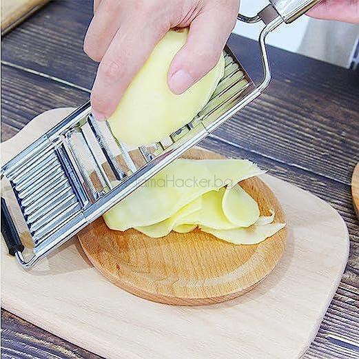 Мултифункционално ренде MultiSlicer в действие, рендосване на картофи за бързо и лесно готвене, кухненски аксесоар, качествени остриета.