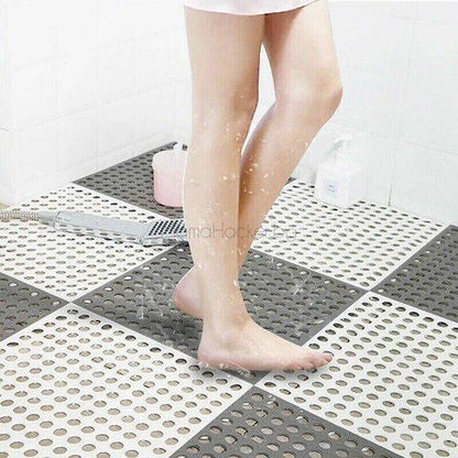 Нехлъзгаща се подложка SlipStop Mat в душ; безопасност, удобство, висококачествени материали, устойчивост и комфорт | Поръчай от MamaHacker.bg.