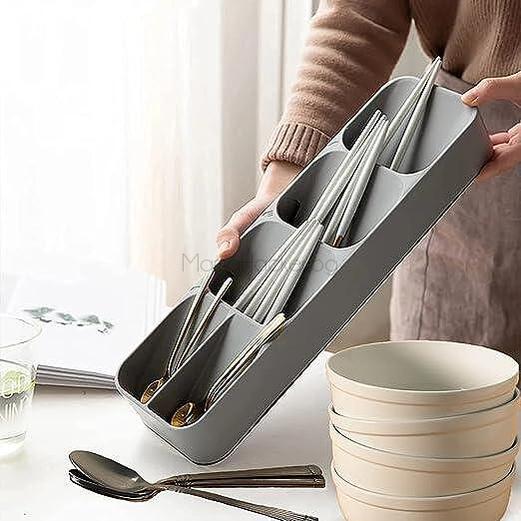 Органайзер за прибори UtensilOrganiser в практичен сив цвят, идеален за кухня с компактно проектиране и лесна организация на прибори.
