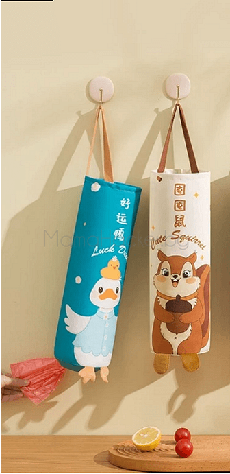 Органайзер за торби с анимационен дизайн - птица и катеричка, удобство и стил за вашата кухня.