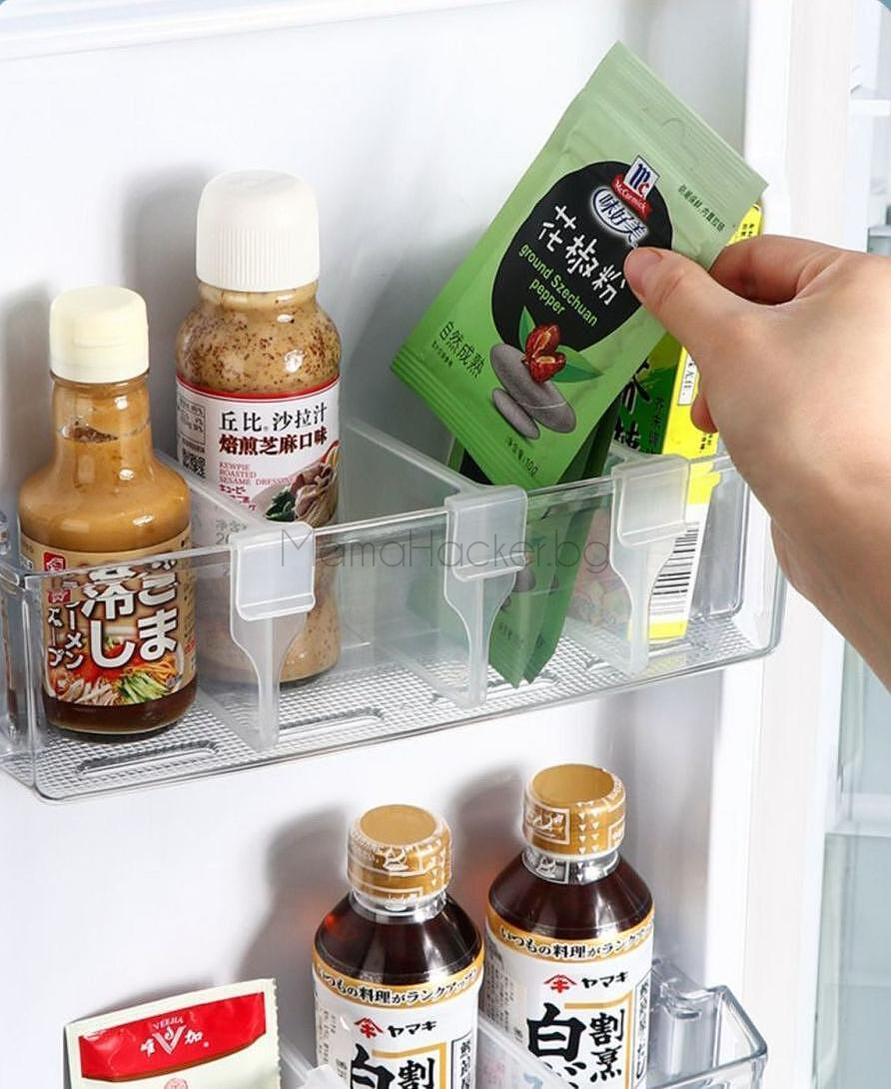 Разделител за врата на хладилник FridgeClip с организирани бутилки и пакети, идеален за съхранение и оптимизация на пространство