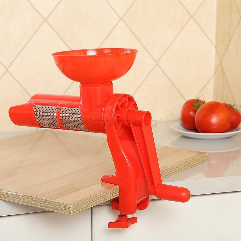 Ръчна мелачка Tomato Mill за домати в червен цвят - кухненски уред за бързо мелене на домати. | Поръчай от MamaHacker.bg