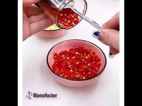 Ръчна мелачка VeggieChop - мелени червени чушки, удобни кухненски аксесоари за готвене онлайн, свежи и органични продукти, бързи доставки.