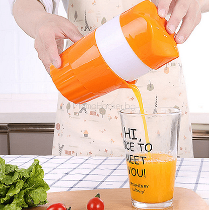 Ръчна сокоизтисквачка JuicyBlend изстисква свеж сок в чаша; кухненски аксесоари, бърза доставка, ниски цени, иновативни продукти.