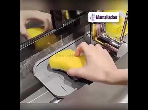 Подложка за смесител SinkSavvy с гъба, която осигурява организация на кухнята, устойчиви материали и лесно почистване.