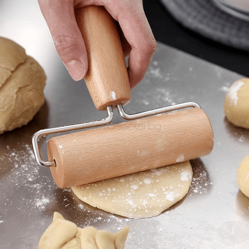 Точилка за тесто RollKing в действие, перфектно разточване на тесто, кухненски аксесоар, помощник за готвене, онлайн пазаруване на ниски цени | Поръчай от MamaHacker.bg.