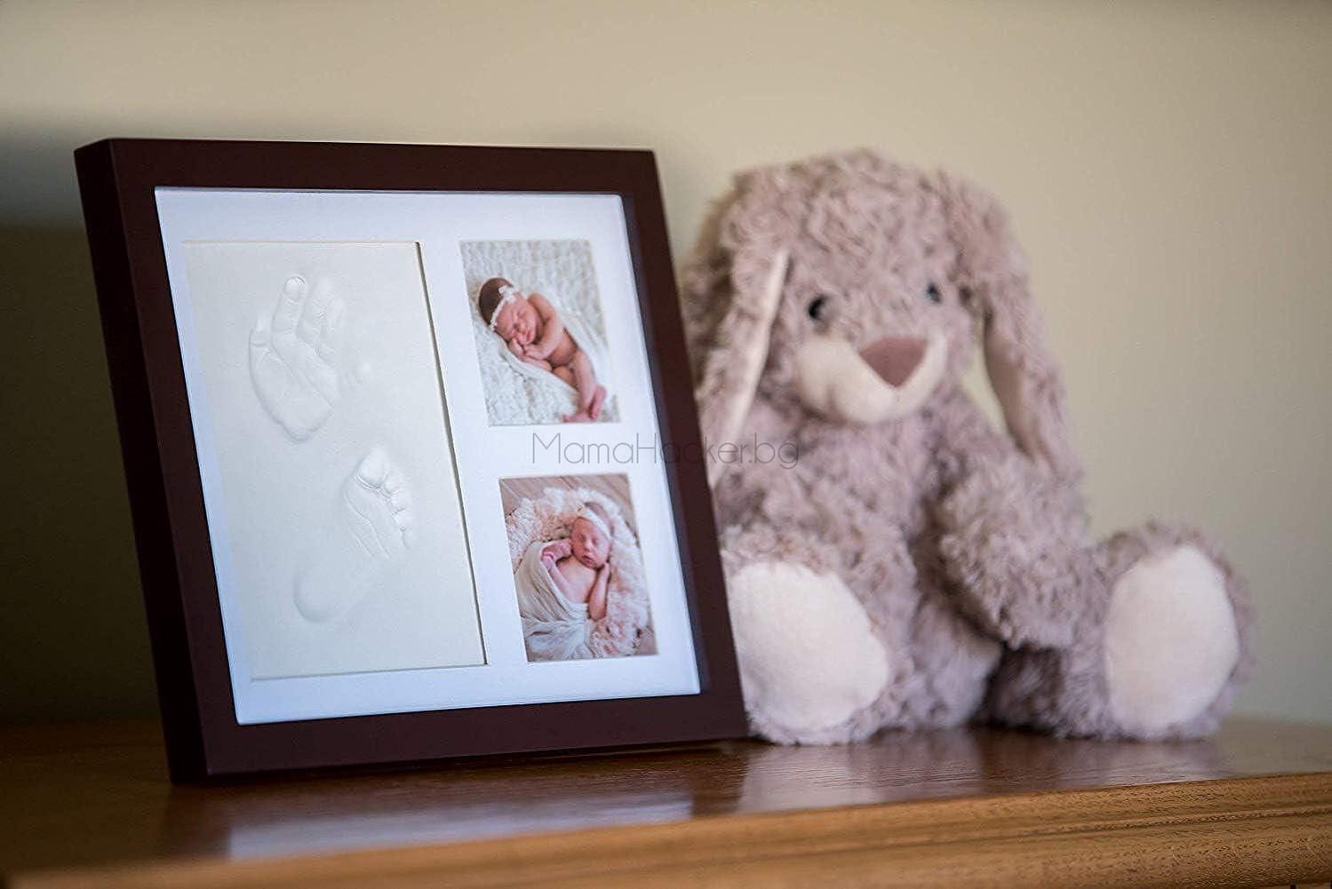 Уникална рамка BabyTouch с отпечатъци и снимки на бебе, съхраняваща спомени, детски аксесоари, перфектен подарък, настроени в интериор.