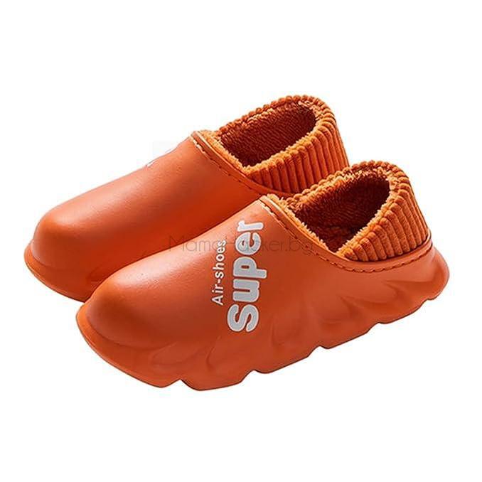 Зимни чехли FrostyFootwear в оранжево, удобни и водонепромокаеми, идеални за ежедневие и топлина у дома | Поръчай от MamaHacker.bg